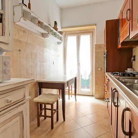 Elle House アパート