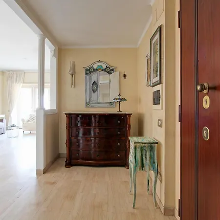 Elle House Apartment
